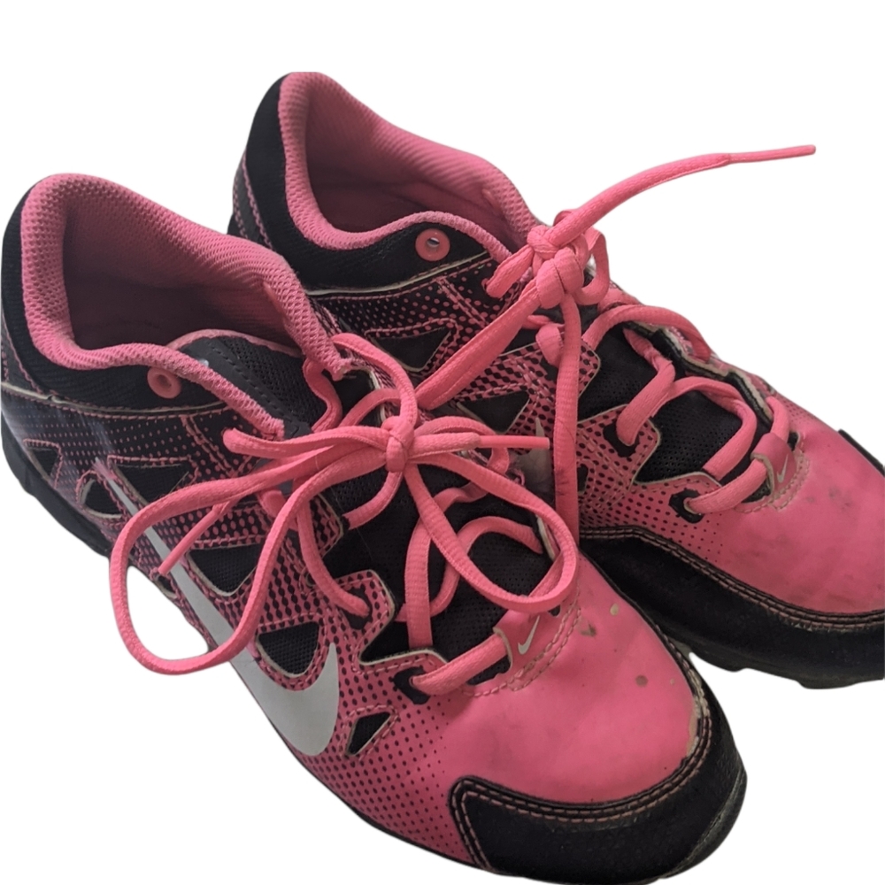 Nike girls pink cleats  3.5